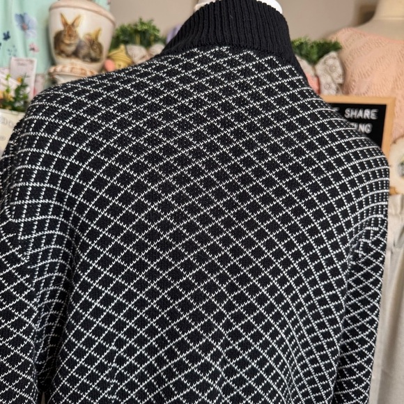 CJ Banks Black and White Zippered Cardigan with Geometric Pattern 1X - Picture 6 of 11